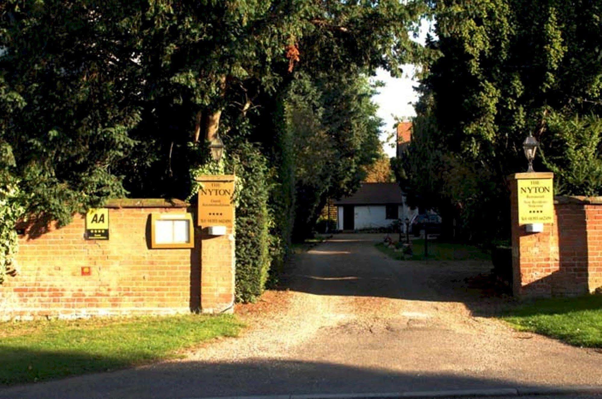 The Nyton Guesthouse Ілі Екстер'єр фото